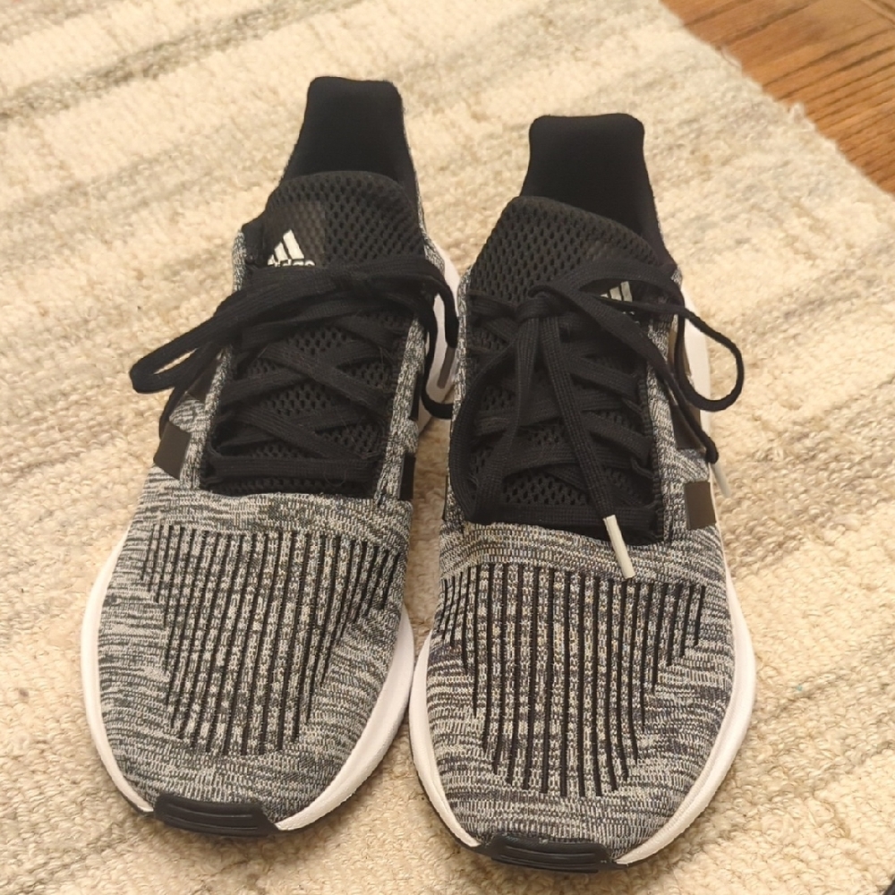 NWOB Adidas Swift Run 1.0 Kids Black and Gray Running Shoes Size 6.5
